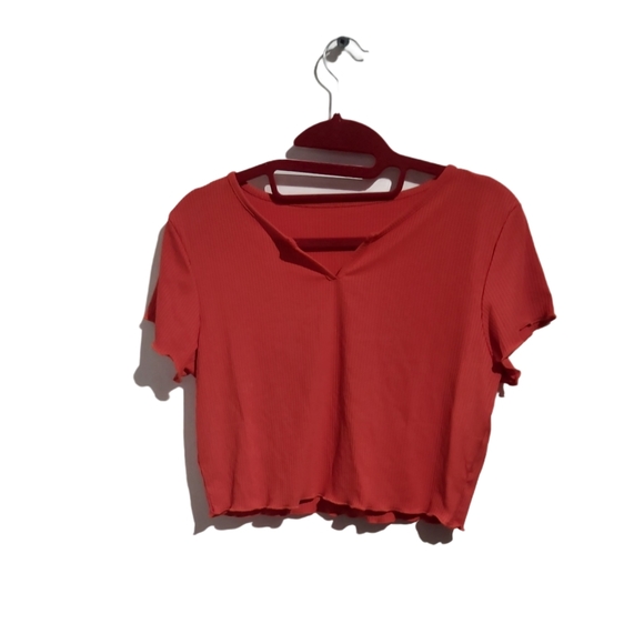 Red crop-top - Picture 2 of 4